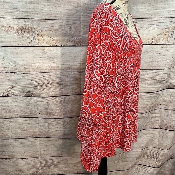 Clara Sun Woo Tunic Top Shark Bite Hem 3/4 Sleeves Red Floral Size Small - Picture 4 of 7